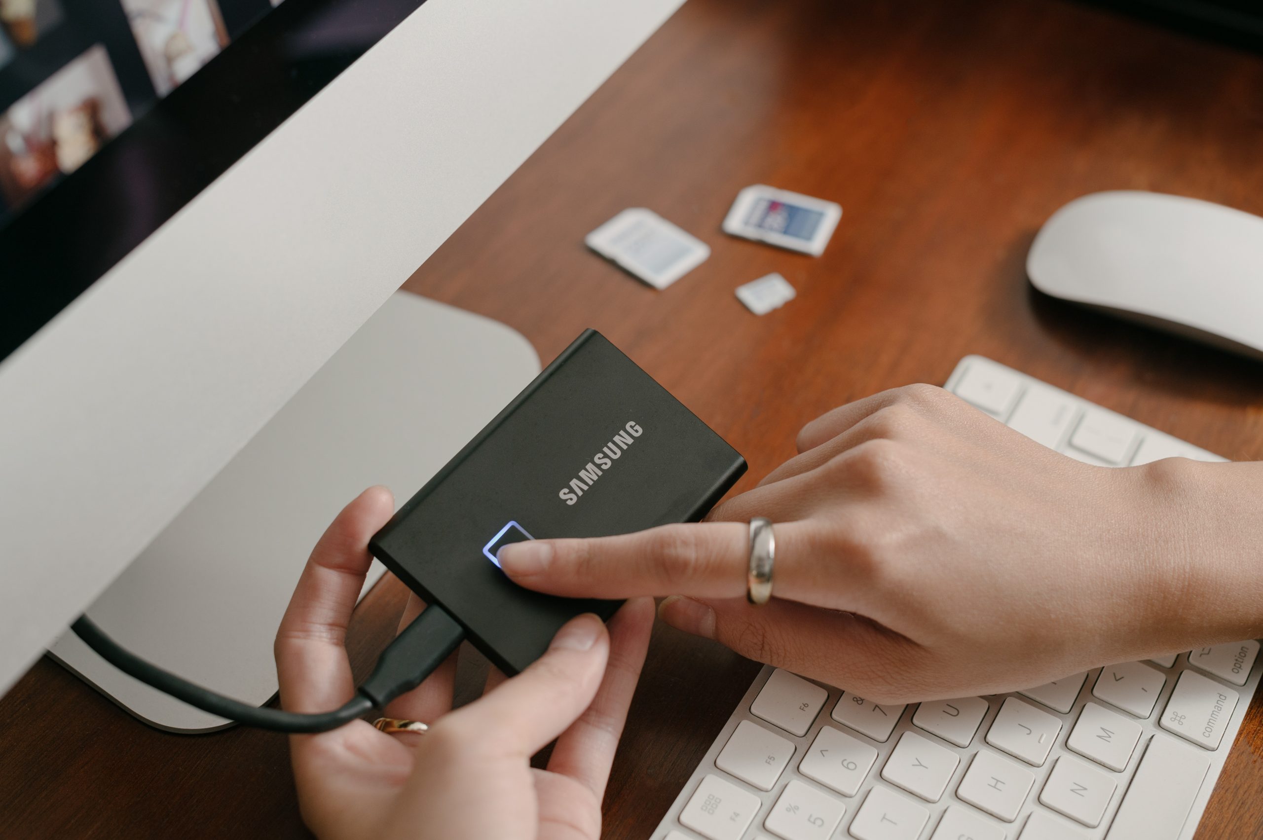 Best SD Card Reader for Photographers and Bloggers